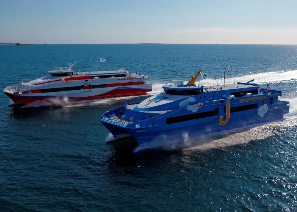 ‘Perle Express’ and ‘Liberty’, on their delivery voyage to Guadeloupe