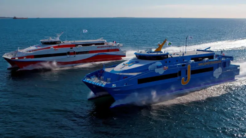 ‘Perle Express’ and ‘Liberty’, on their delivery voyage to Guadeloupe