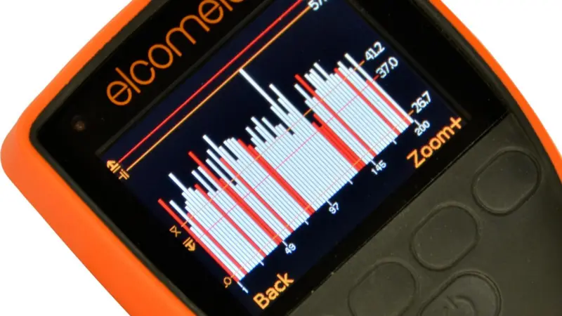The new graphical display on the Elcometer 456 gauge