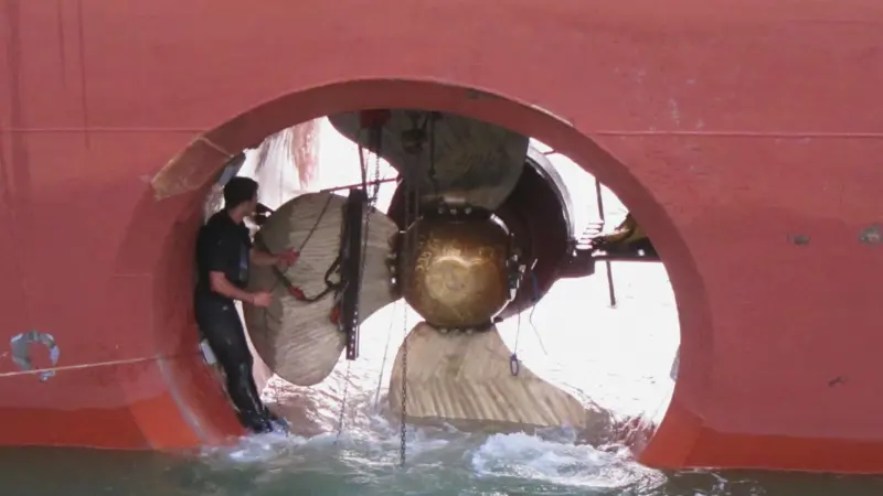 The Hydrex support team re-installs the thruster