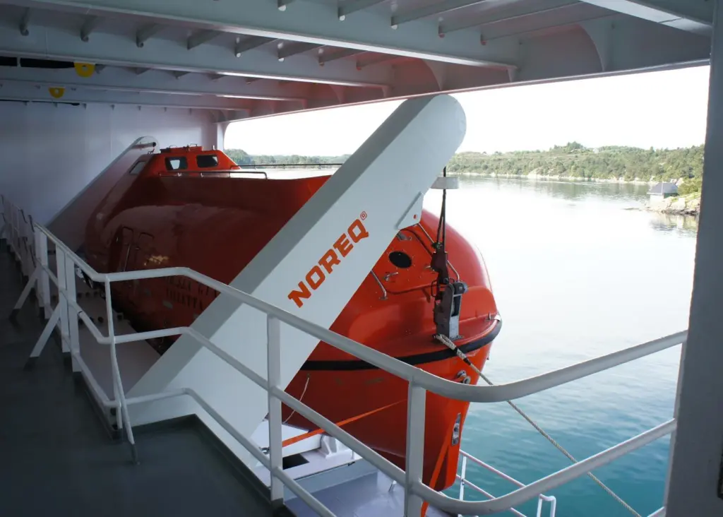 36 Noreq lifeboats, plus fast rescue boats and davits, have been ordered for six new Maersk drillships