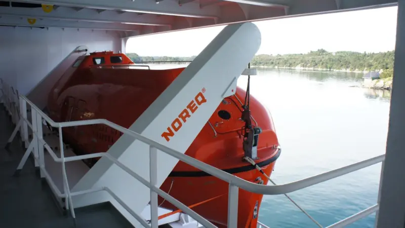 36 Noreq lifeboats, plus fast rescue boats and davits, have been ordered for six new Maersk drillships