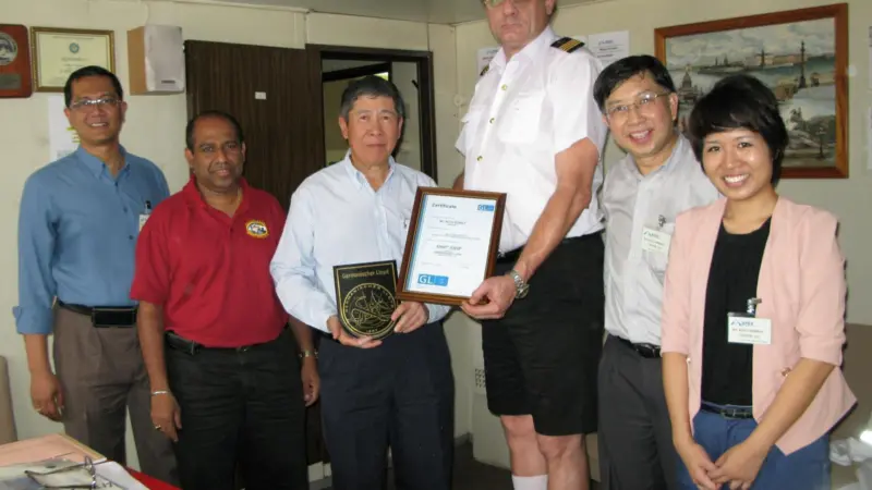 GL's 5000th ISM/ISPS certificate is handed over in Singapore