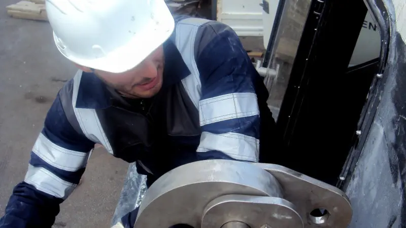 Schat-Harding SeaCure hook being installed