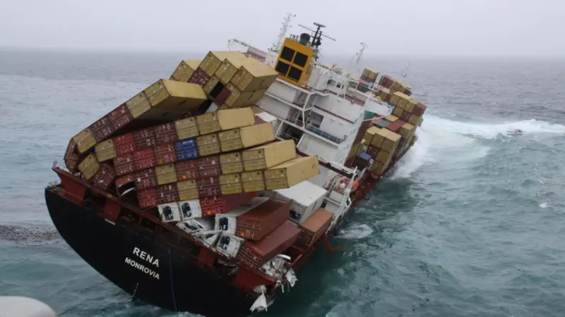 Rena losing containers as heavy swells wash her deck on the starboard side. Image: Mark Alen