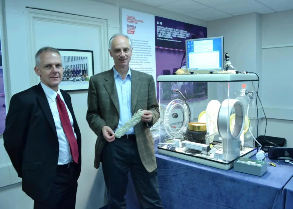 Dr Tim Fox, head of environment at IMechE and Professor Klaus Lackner, from Columbia University, New York, with their carbon absorbing device