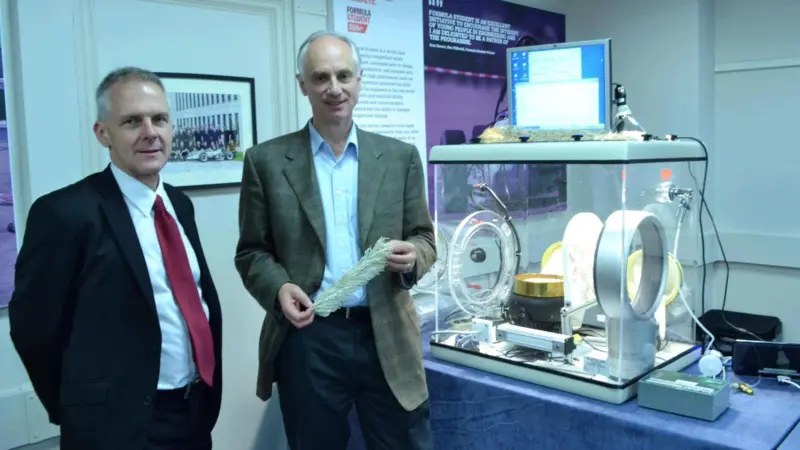 Dr Tim Fox, head of environment at IMechE and Professor Klaus Lackner, from Columbia University, New York, with their carbon absorbing device