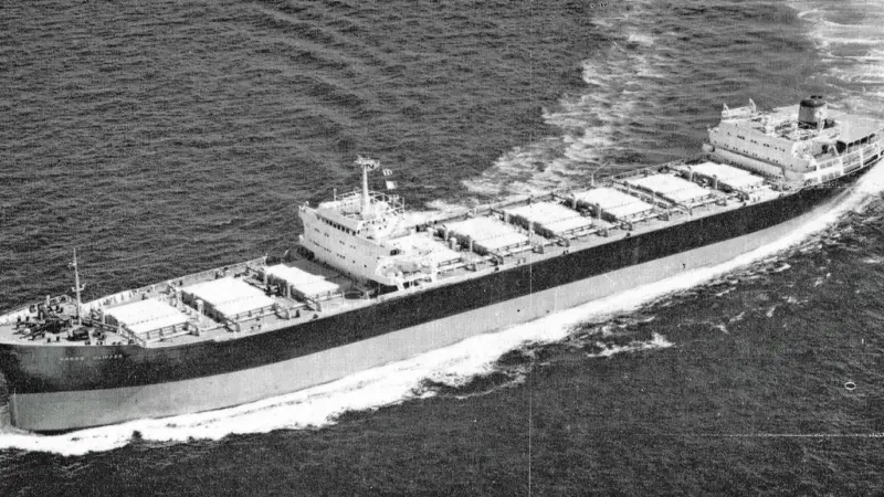 ‘Naess Clipper’ – Britains largest bulk carrier, built in Japan