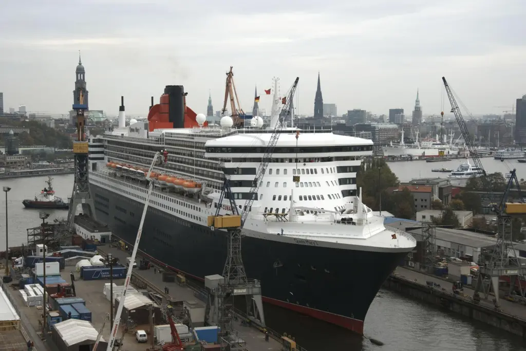 ‘QM2’ returns to Blohm & Voss