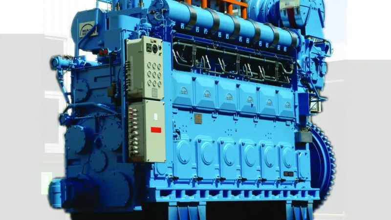 MAN 32/40 four-stroke engine