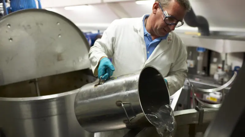 Lubricant blending at Castrol’s technology research centre
