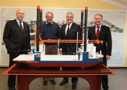Berthold Brinkmann, receiver, Peter Bunschoten, staff director technical department Van Oord, Frank Horch, Hamburg‘s Minister of Economy, Transport and Innovation, Rüdiger Fuchs, agent of the receiver with a model of the ordered  offshore wind p...