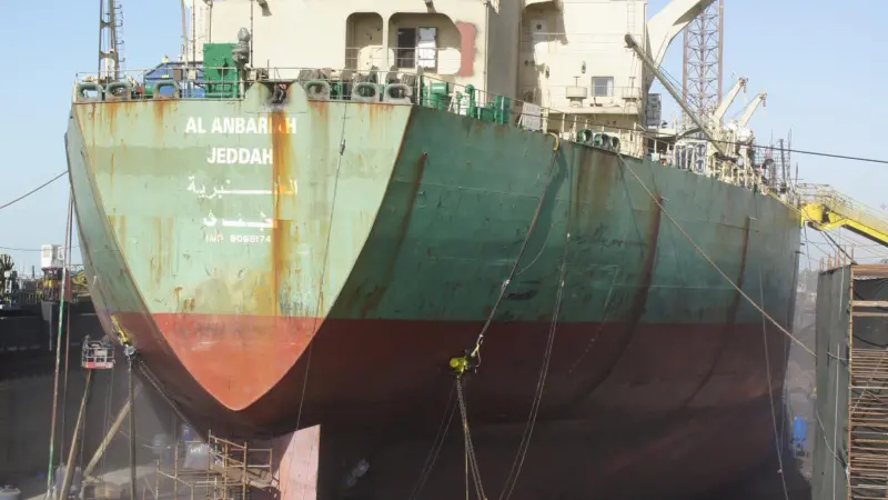 The 95,628 dwt Saudi Arabia’s tanker ‘Al Anabariah’ in ASRY’s 500,000 dwt capacity graving dock mid-January 2012