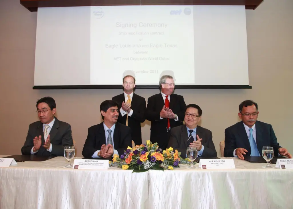 Ali Bin Towaih, VP business development, administration & strategies of DW with Hor Weng Yew, President & CEO of AET at the contract signing