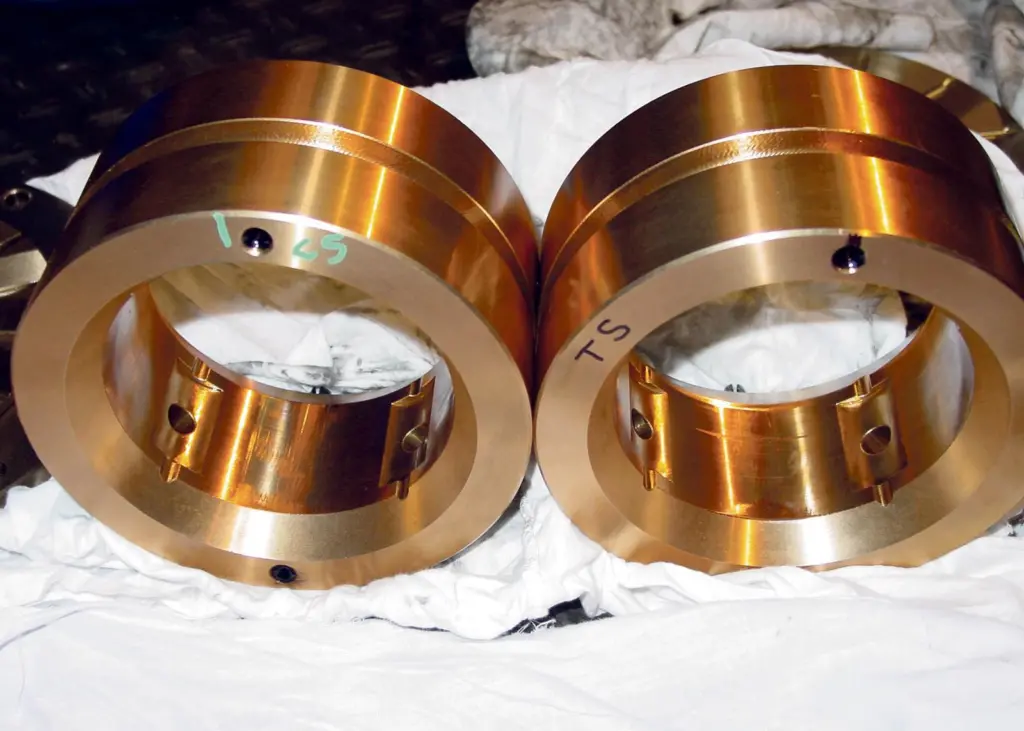 No signs of wear or deformation were visible on the cut-out turbocharger's journal bearings after four months of operation.