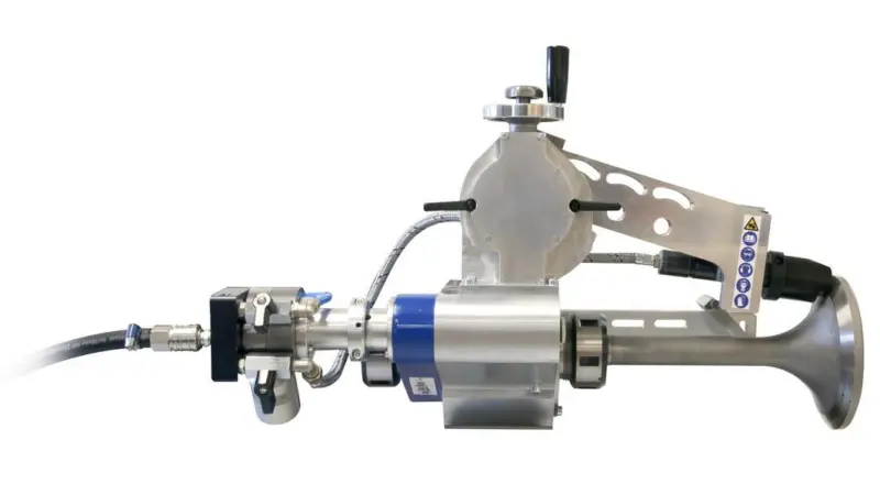 Chris Marine’s portable valve spindle grinder, developed for Wärtsilä