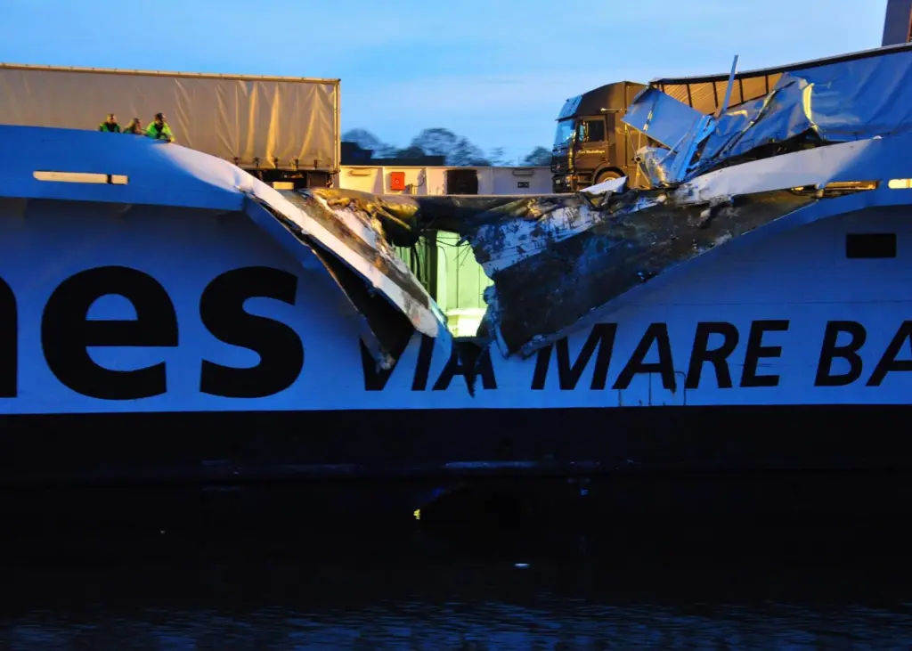 The ‘Nils Holgersson’ collided with the ‘Urd’, causing extensive damage. Photo: DGzRS