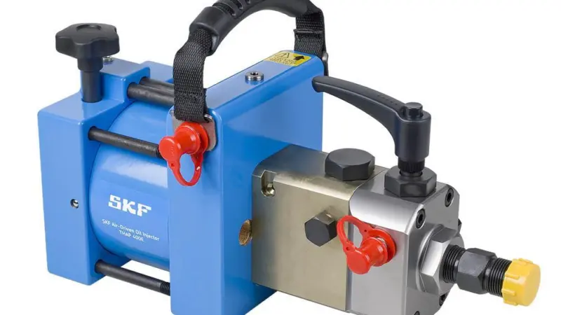 SKF’s new air-driven hydraulic pumps and oil injectors are designed for lightweight and portability