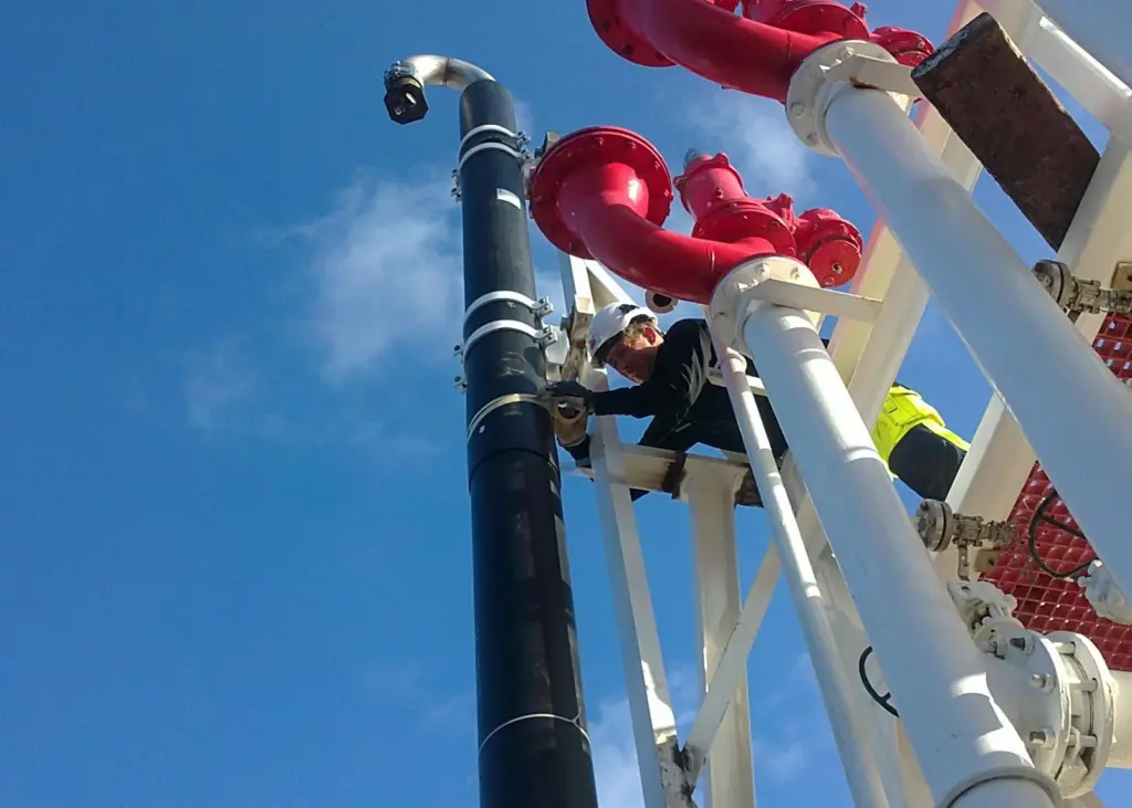 Mittel engineers install the connection pipes on the 'Bit Viking'