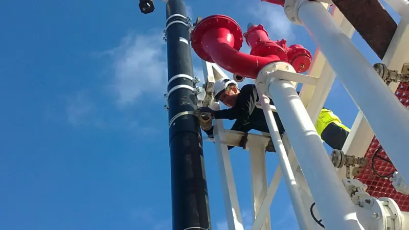 Mittel engineers install the connection pipes on the 'Bit Viking'