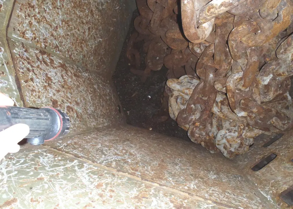 Mud in chain locker (InterMarine Consulting)
