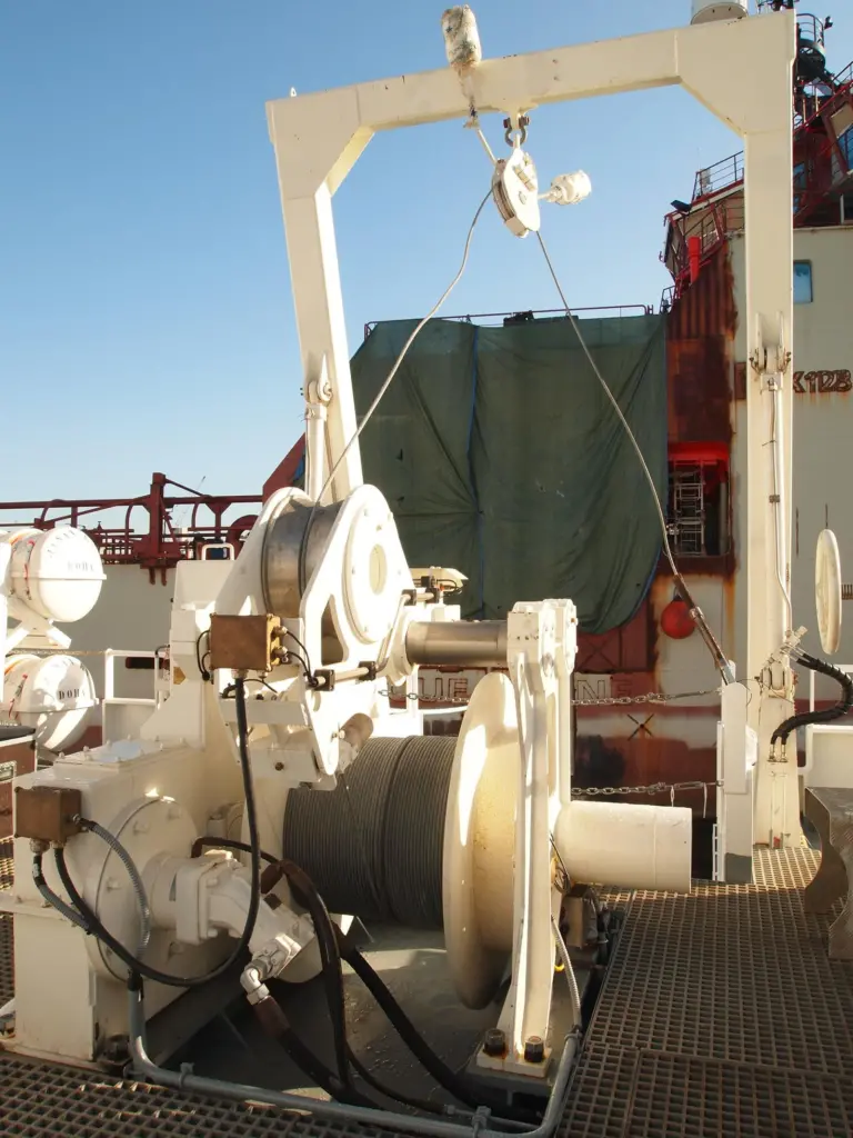 Winches for research vessel (Hatlapa)