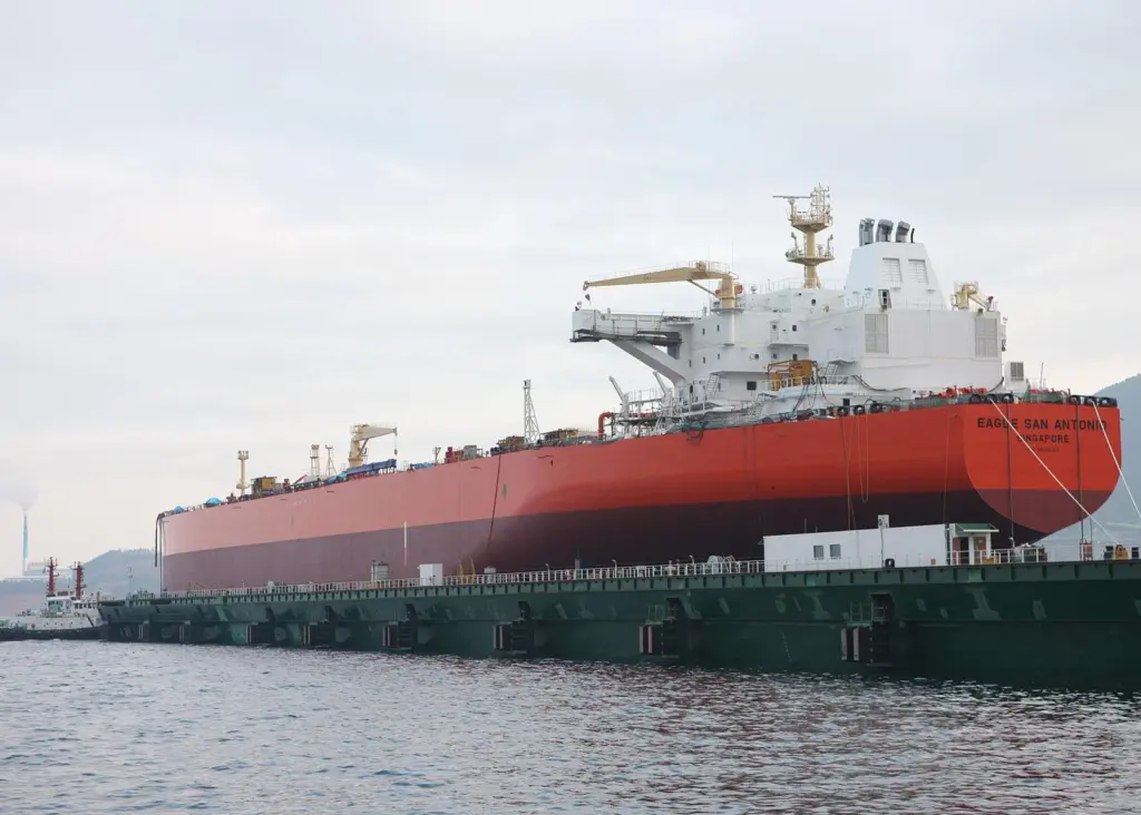 ‘Eagle San Antonio’ – first of AET’s eco-design Suezmaxes – at the Samsung yard