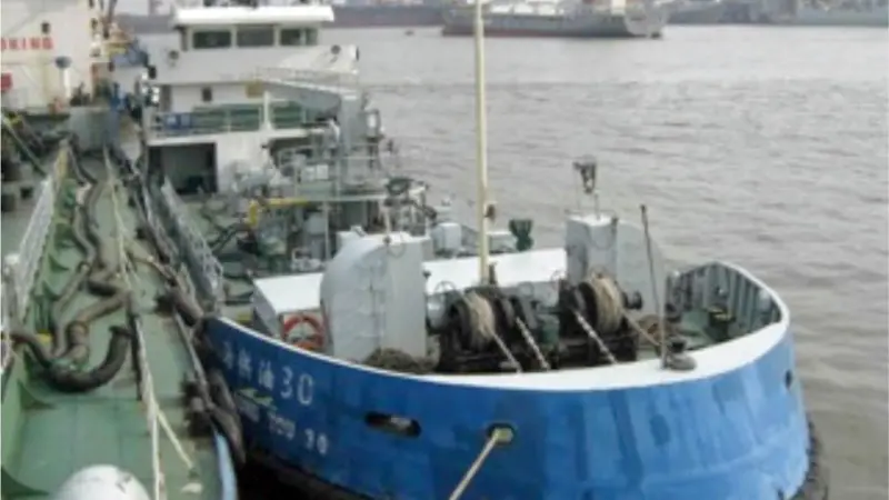 Bulk delivery of ExxonMobil’s cylinder oil in the Port of Shanghai is now available by ‘Hai Gong You 30’, the first double-hulled marine lubricants-delivery barge to operate in Shanghai