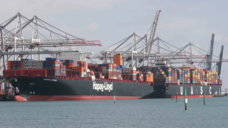 The 'Hamburg Express' and 'Jebel Ali' berthed at DP World Southampton's container terminal
