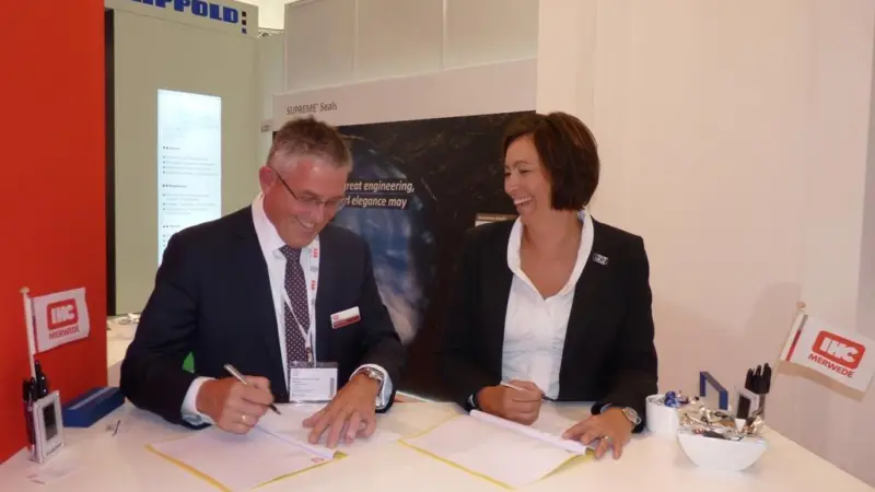 Willem Steenge, managing director, IHC Sealing Solutions and Marit Börjesson, managing director, Berg Propulsion