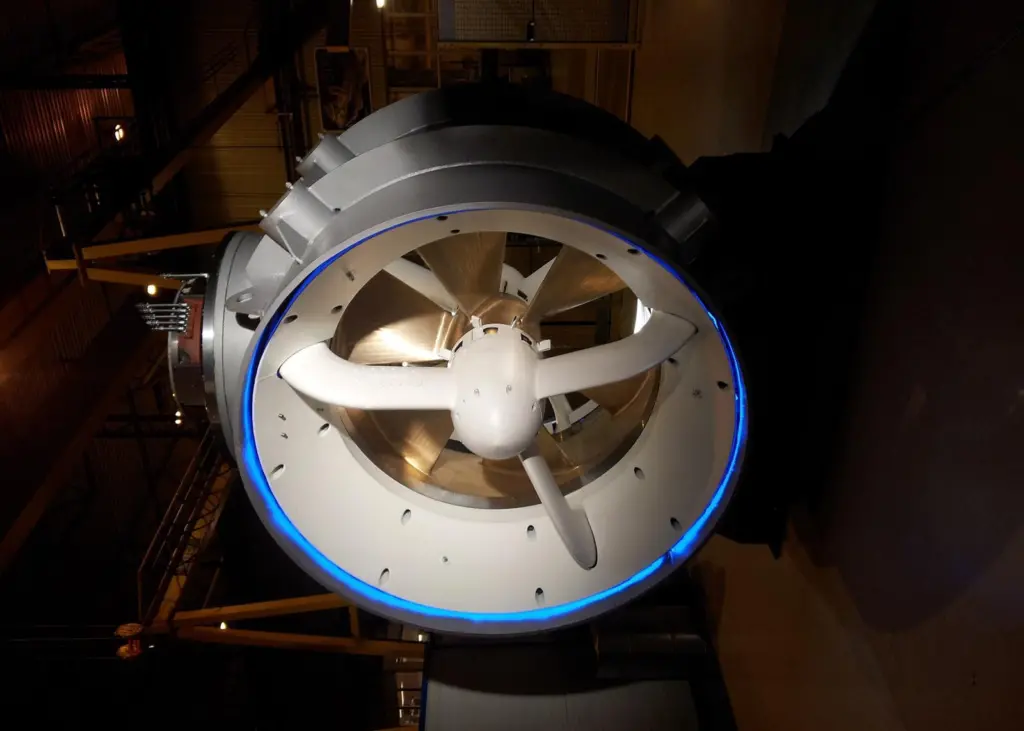 The 1.6m diameter, 800 kW stern permanent magnet tunnel thruster on ‘Olympic Octopus’ goes into service after several years of development work