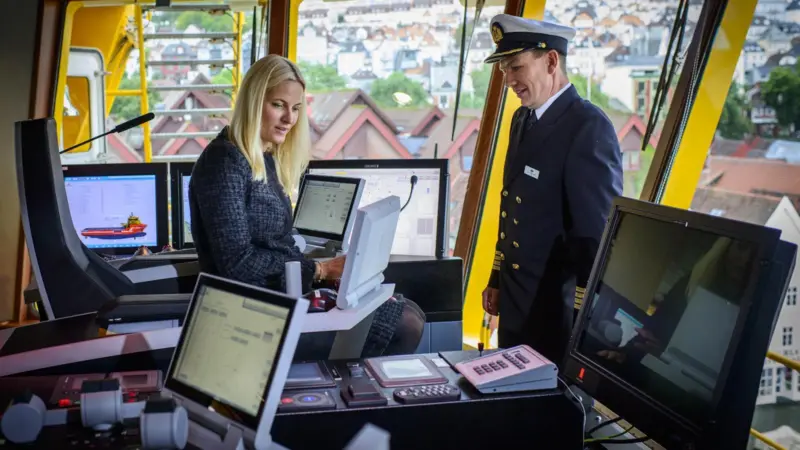 HRH Crown Princess Mette-Merit, gets shown around the bridge