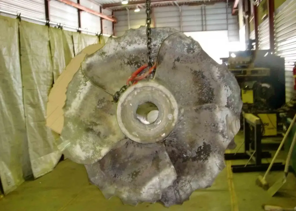 Navy propeller arrives in the MPR workshop