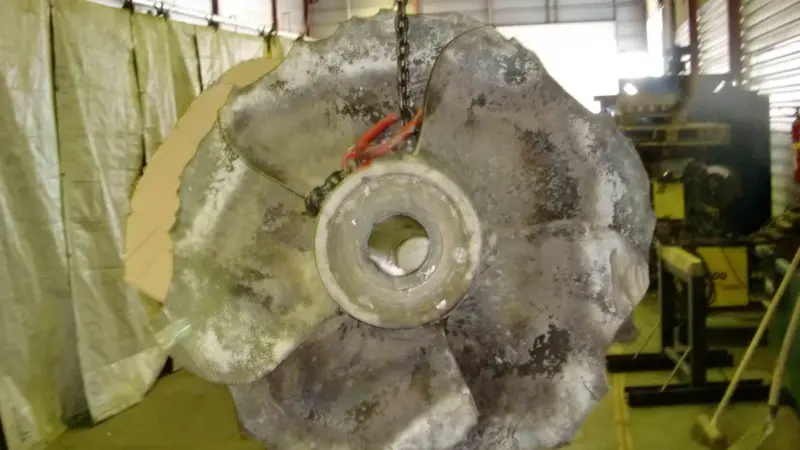Navy propeller arrives in the MPR workshop