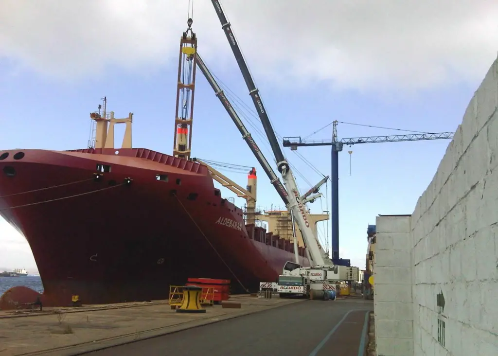 Gibdock undertook extensive crane renewal on the geared containership 'Aldebaran'