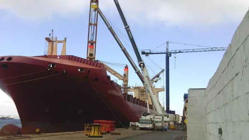 Gibdock undertook extensive crane renewal on the geared containership 'Aldebaran'