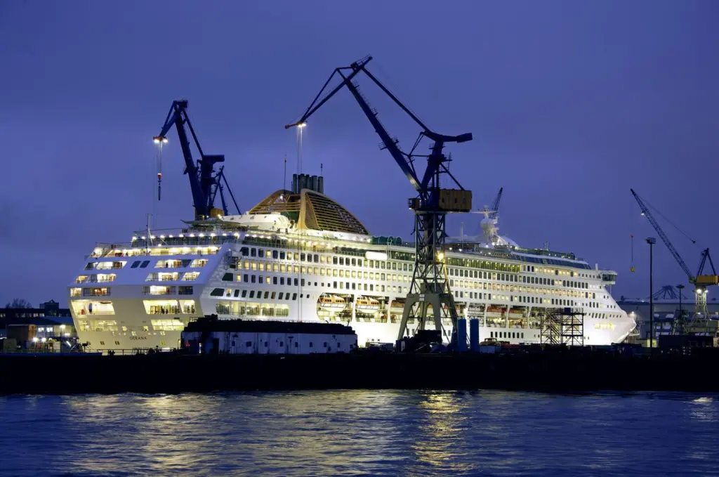 Oceana docks at Blohm + Voss