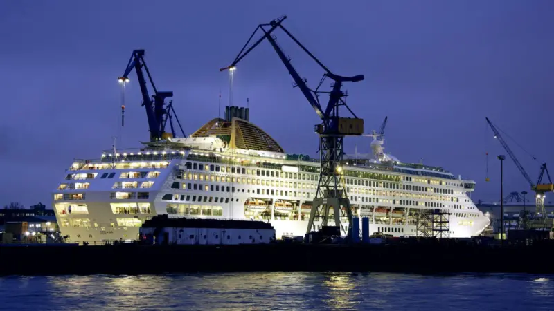 Oceana docks at Blohm + Voss