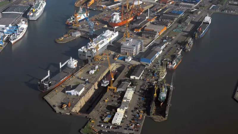 Rickmers Lloyd (foreground) with neighbour Lloyd Werft