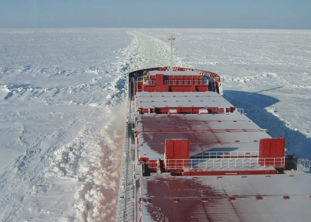 In 2007 the global shipping industry emitted 1,046 million tonnes of CO2, some 3.3% of total global emissions