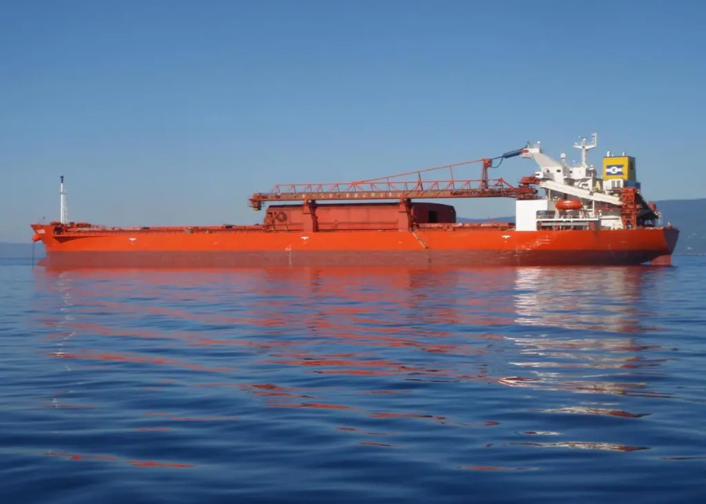 ‘Balder’, with EGCS installed in a new funnel, leaves the yard after drydocking