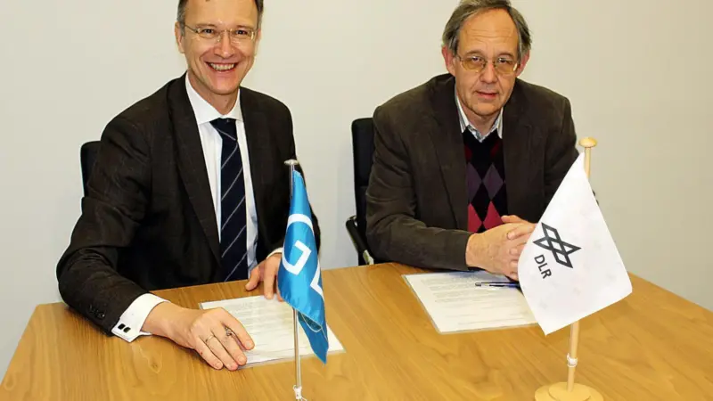 Dr Pierre C  Sames and Dr Dietmar Heyland sign the latest agreement.
