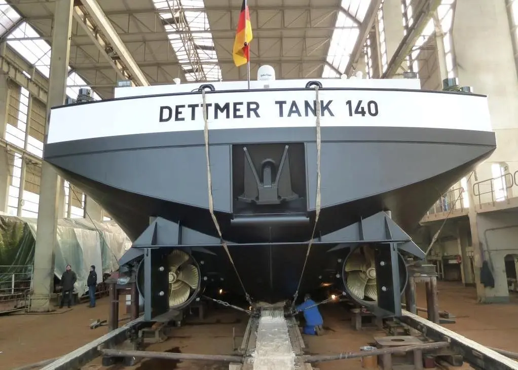 Dettmer launches prototype; note the stern fins
