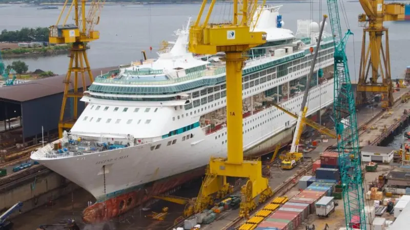 Drydocking and revitalisation of ‘Legend of the Seas’ was carried out in Sembawang Shipyard