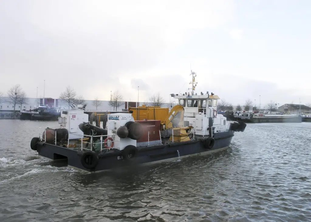Hydrex dive support workboat on its way to Rotterdam