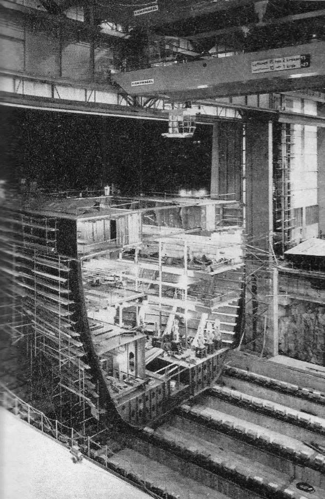 One of ‘probably the most unusual photographs in modern shipbuilding’