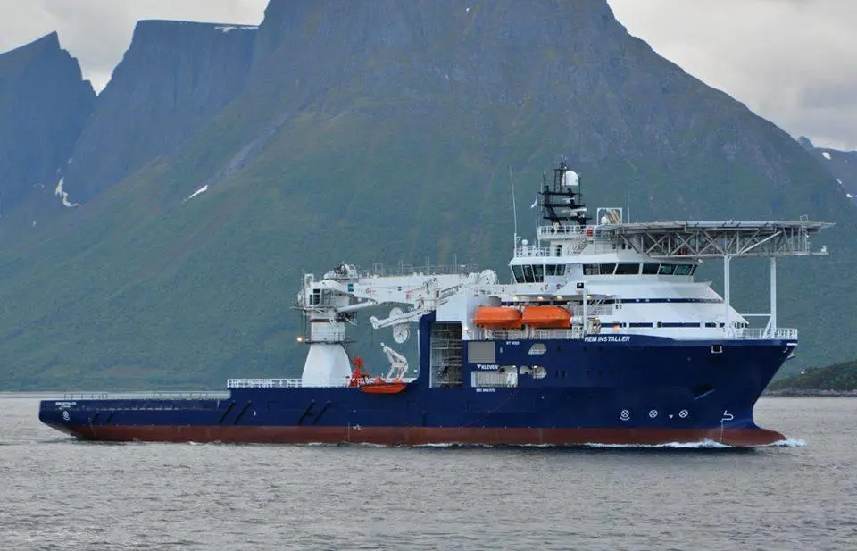 The 'Rem Installer' with its 250 tonne crane by TTS