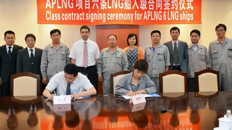 At the signing ceremony: from Lloyd’s Register: Nick Brown, area general manager and marine manager, Greater China (4th from left); Dr. Xue Maogen, general manager, greater china technical and business (3rd from right); Wei Ying, principal speci...
