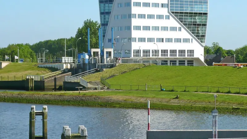 Kongsberg Maritime is to upgrade the bridge and engine room simulators at Delfzil, in the Netherlands