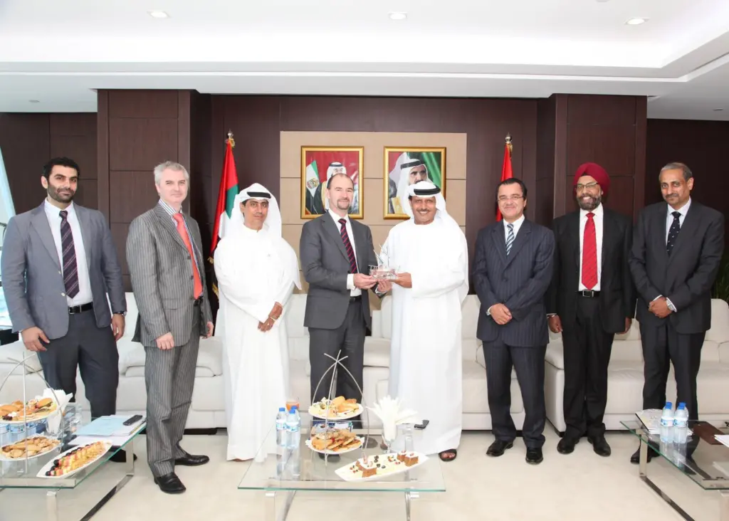 Roger Bounds, shell VP Global LNG and HE Khamis Juma Buamim, chairman of Drydocks World, have agreed an LNG MoU